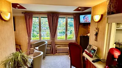 Télévision ou salle de divertissement dans l'établissement Maison Le Barbier 10pers Le Mont Dore