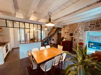 Cuisine ou kitchenette dans l'établissement Maison Albuconis, 3 chambres 150m2 avec piscine en centre ville