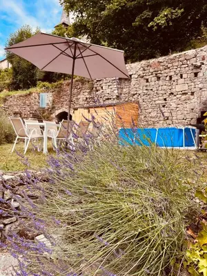 Piscine de l'établissement Maison Albuconis, 3 chambres 150m2 avec piscine en centre ville ou située à proximité