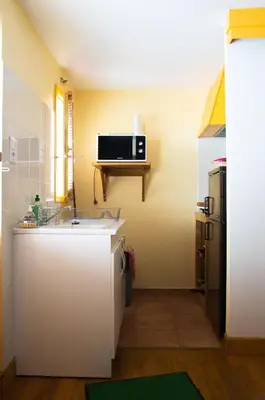 Cuisine ou kitchenette dans l'établissement Studio calme et chaleureux