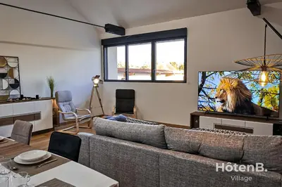 Télévision ou salle de divertissement dans l'établissement Spacious Cocoon with AC and PARKING At the Heart of Feytiat Limoges