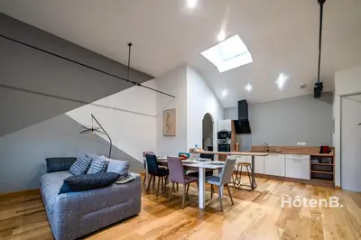 Cuisine ou kitchenette dans l'établissement Spacious Cocoon with AC and PARKING At the Heart of Feytiat Limoges