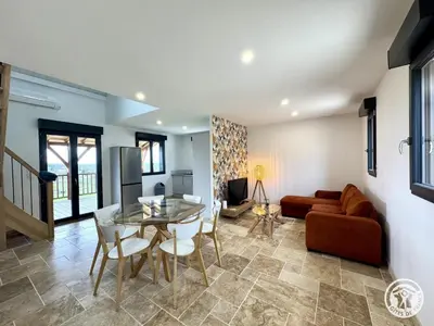 Coin salon dans l'établissement Maison moderne au cœur du Périgord Vert avec animaux admis - FR-1-616-337