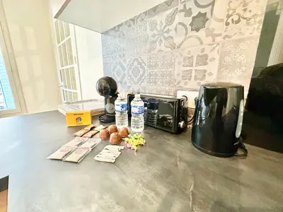 Cuisine ou kitchenette dans l'établissement Le Panthéon, urbain et authentique