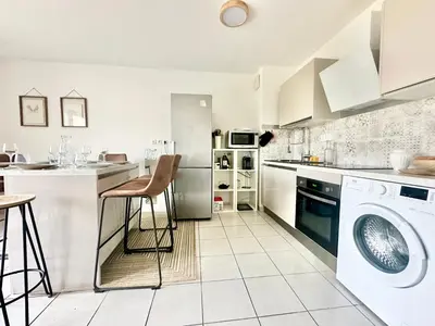 Cuisine ou kitchenette dans l'établissement L'Arsène, un cocon avec terrasse