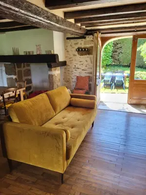 Coin salon dans l'établissement Gites les Tillets -Noyer