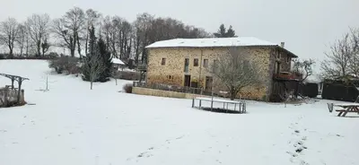 L'établissement Gites les Tillets -Noyer en hiver