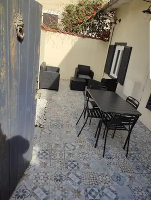 Coin salon dans l'établissement La Petite Maison des Pénitents.