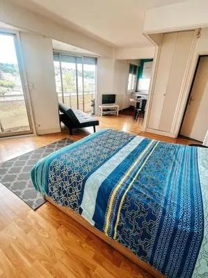 Un ou plusieurs lits dans un hébergement de l'établissement Le Bouton d or, Studio Lumineux avec vue et parking privé