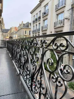 Balcon ou terrasse dans l'établissement Logement entier-Clim-100%équipé-Hypercentre-Balcon