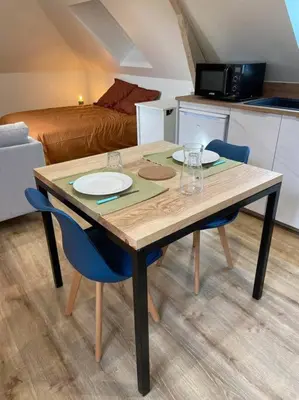 Cuisine ou kitchenette dans l'établissement Appartement chaleureux - Clim réversible - Meublé A-Z