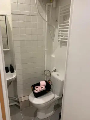 Salle de bains dans l'établissement Studio en plein cœur d’aubusson