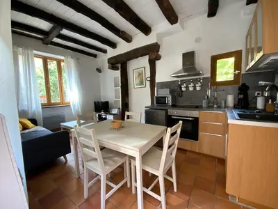 Cuisine ou kitchenette dans l'établissement Maison Noëlle