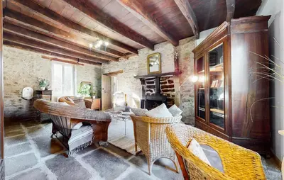 Coin salon dans l'établissement Amazing Home In St-Hilaire-Le-Château