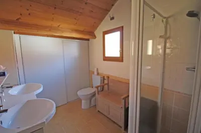 Salle de bains dans l'établissement Les tilleuls