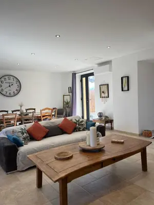 Coin salon dans l'établissement Gite Lomegaja 6pers proche Lascaux et Sarlat