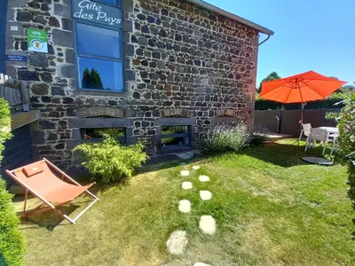 Jardin de l'établissement Gites & Cocon des Puys - Au cœur des Volcans d'Auvergne