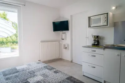 Cuisine ou kitchenette dans l'établissement Studio calme et nature bien situé