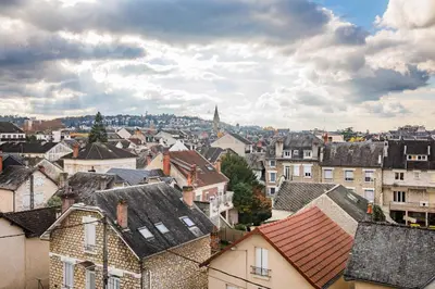 Vue générale sur Brive-la-Gaillarde ou vue de la ville depuis l'appartement