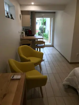 Coin salon dans l'établissement Studio neuf de 24m²