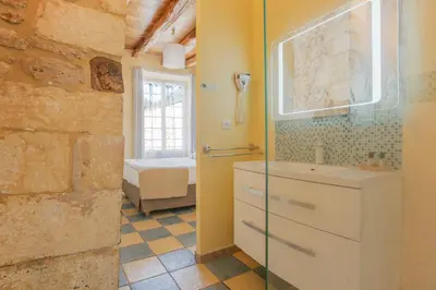 Salle de bains dans l'établissement Destination Périgord - Le Clos