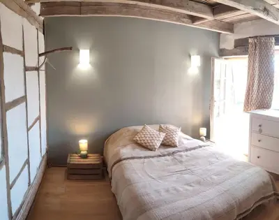 Un ou plusieurs lits dans un hébergement de l'établissement Le cottage des Acacias
