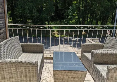 Balcon ou terrasse dans l'établissement Logement à Brive près de la campagne et centre-ville, avec parking privé, climatisation, et double balcon privé