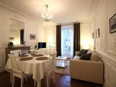 Télévision ou salle de divertissement dans l'établissement Appartement T2 au Mont-Dore avec Ascenseur et Wifi - FR-1-608-262