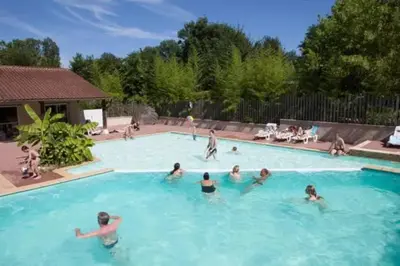 Piscine de l'établissement ZEcamping 4 familial pataugeoire pet friendly animé ou située à proximité