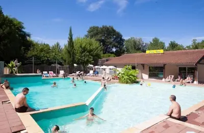 Piscine de l'établissement ZEcamping 4 familial pataugeoire pet friendly animé ou située à proximité