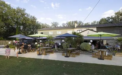 Clients de l'établissement ZEcamping 4 familial animaux acceptés parc aquatique et restaurant