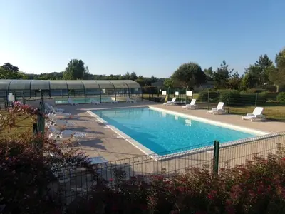 Piscine de l'établissement Chalet 3 étoiles - Piscine - eebbhf ou située à proximité