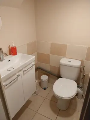 Salle de bains dans l'établissement Chez George