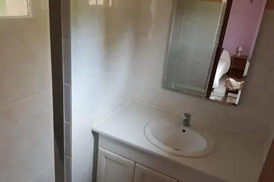 Salle de bains dans l'établissement Les charmes en périgord noir proche de Sarlat