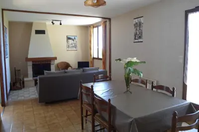 Coin salon dans l'établissement En Périgord Noir paulin maison au calme proche