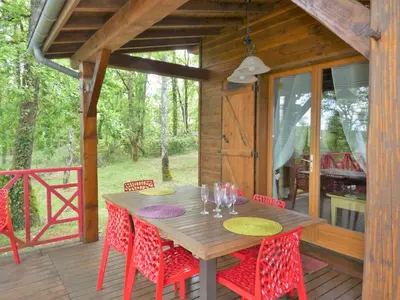 Jardin de l'établissement Holiday Home Le Chêne Vert by Interhome