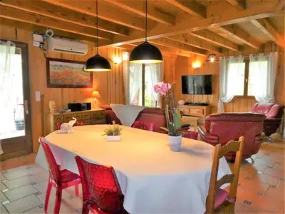 Télévision ou salle de divertissement dans l'établissement Holiday Home Le Chêne Vert by Interhome