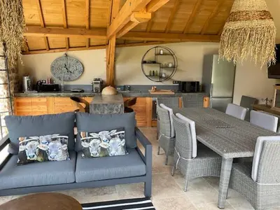 Coin salon dans l'établissement agréable chambre d hôte avec piscine et jacuzzi
