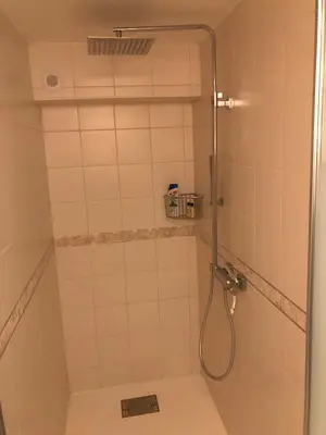 Salle de bains dans l'établissement agréable chambre d hôte avec piscine et jacuzzi