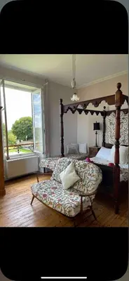 Coin salon dans l'établissement Le Château Giat
