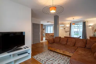 Télévision ou salle de divertissement dans l'établissement Gaillarde - Maison pour 8 avec grand jardin