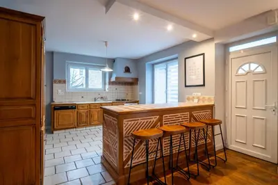 Cuisine ou kitchenette dans l'établissement Gaillarde - Maison pour 8 avec grand jardin