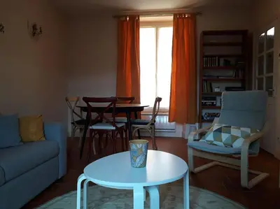Coin salon dans l'établissement Gîte des Hirondelles