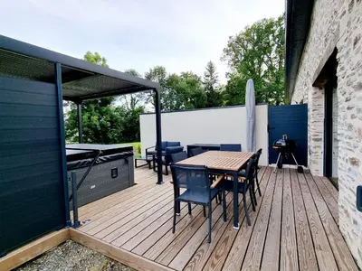 Balcon ou terrasse dans l'établissement Gîte Le Chambougeal avec spa privatif