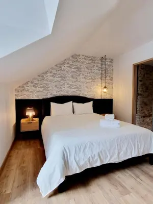 Un ou plusieurs lits dans un hébergement de l'établissement Gîte Le Chambougeal avec spa privatif