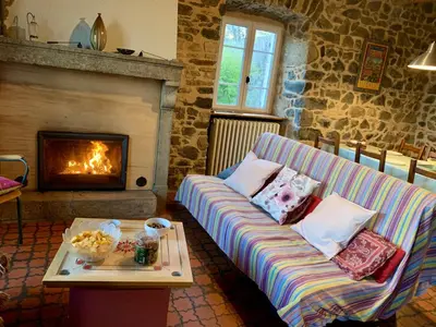 Coin salon dans l'établissement Gîte Les Ferrandaises - Puy de Dôme - Massif du Sancy
