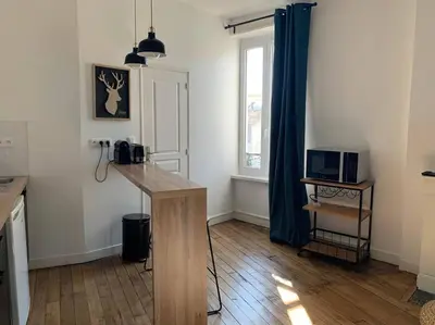 Télévision ou salle de divertissement dans l'établissement Studio Cosy à 12 min à pieds de la Gare