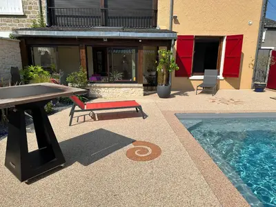 Piscine de l'établissement Chambre dans maison avec piscine ou située à proximité