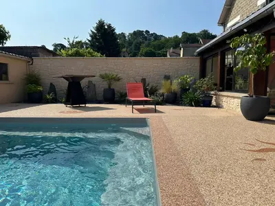 Piscine de l'établissement Chambre dans maison avec piscine ou située à proximité