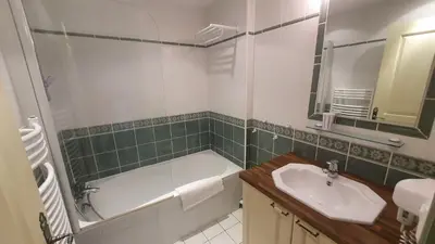 Salle de bains dans l'établissement Gîte Bellevue - Domaine de la chapelle en Corrèze
